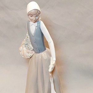 NAO by Lladró Girl Feeding Goose Home Office Ceramic Decor Collectible Figurine